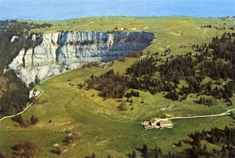 Halte Au Pied Du Creux Du Van Travers Esterno foto